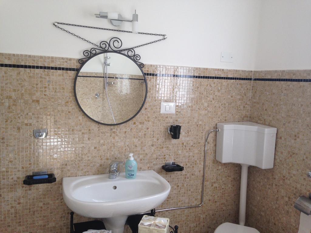 Camera Matrimoniale con Bagno in Comune